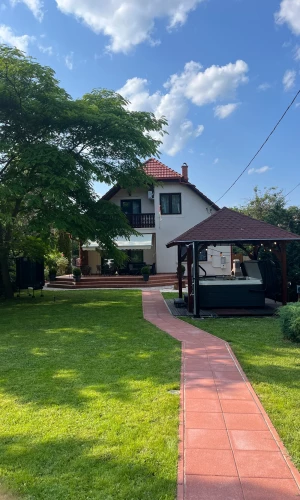 Aventurin House